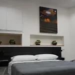 Dimora Metro Santacroce Couette-café 3*