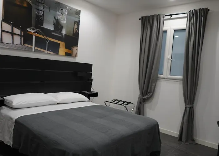 Dimora Metro Santacroce نابولي