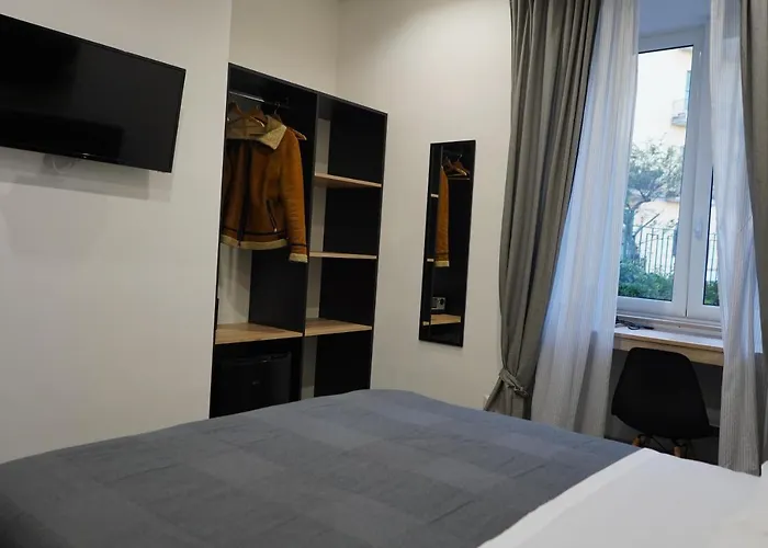 فندق مبيت وإفطار Dimora Metro Santacroce 4*