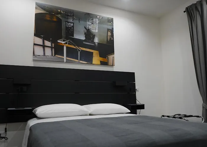 فندق مبيت وإفطار Dimora Metro Santacroce 4*